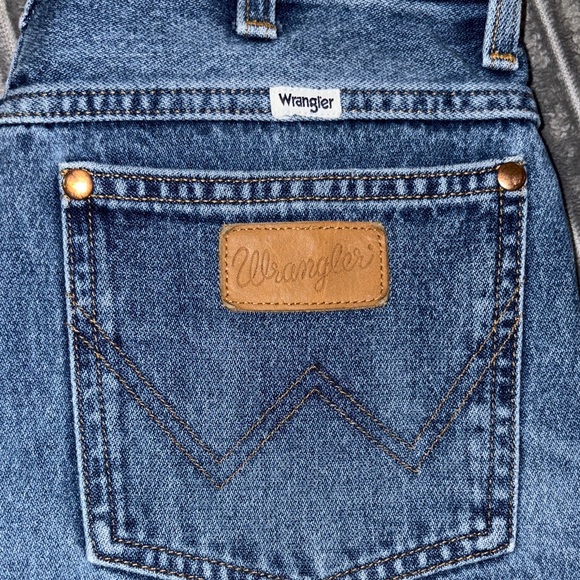 Wrangler Women's High Rise Jeans - Classic Blue Wild West ripped jeans 28/28 - Picture 1 of 16